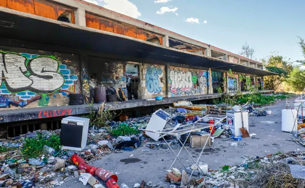 Benimaclet | Hallan muerto a un indigente en una fábrica en ruinas en